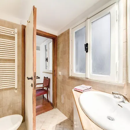 120m² 2 Slaapkamer, 1 Privé Badkamer In Navona * Rome